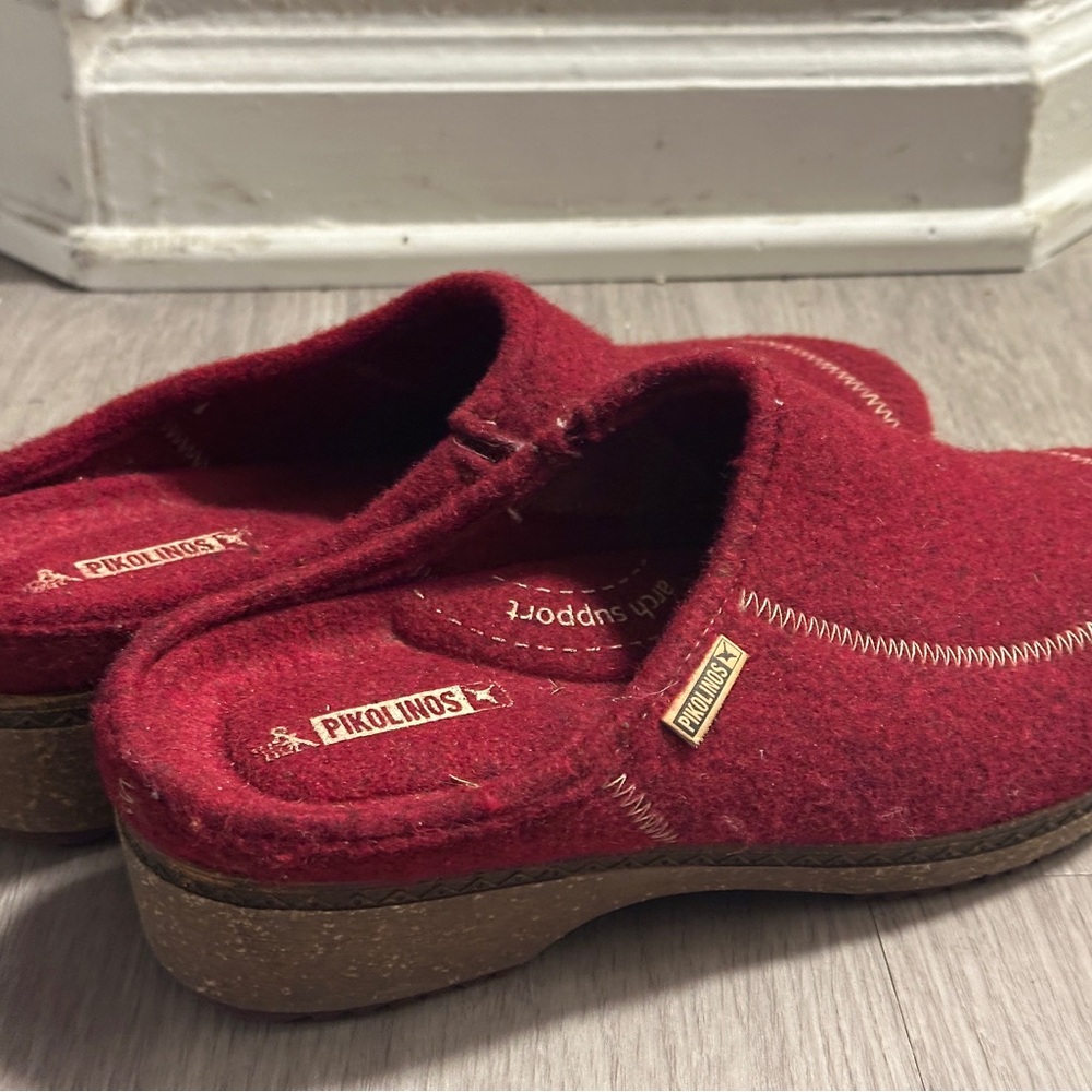Pikolinos Burgundy Women's Clogs
